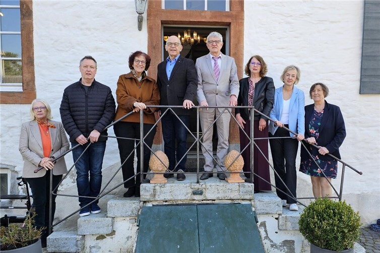Der Vorstand des Vereins Meckenheimer Stadtmuseum und Kulturforum (von links): Doris Ohm, Michael Bresk, Barbara Heymann, Vorsitzender Dieter Ohm, sein Stellvertreter Rolf Engelhardt, Luise Engelhardt, Ariane Stech und Dr. Brigitte Kuchta. Foto: Simone Düllmann-Peckert