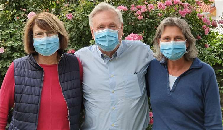 Der Vorstand des Wachtberger Kammerorchester verabschiedet sich nach 27 Jahren von seinem Dirigenten.Foto: privat