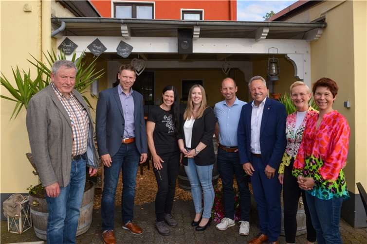 Der Vorstand des WiFo Rengsdorf-Waldbreitbach mit VG-Bürgermeister Hans-Werner Breithausen (3.v.r.).  Foto: Susanne Mohr