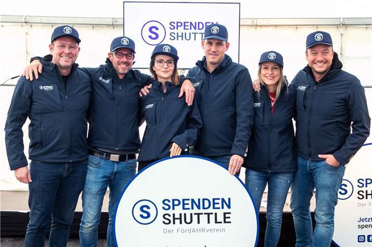 Der Vorstand des neu gegründeten Spenden-Shuttle stellte sich im Helferzelt vor (von links): Marc Ulrich, Dirk Gemein, Anna Henseler-Pivelja, Guido Henseler, Ewa Drexel und Thomas Pütz. Fotos: Jost