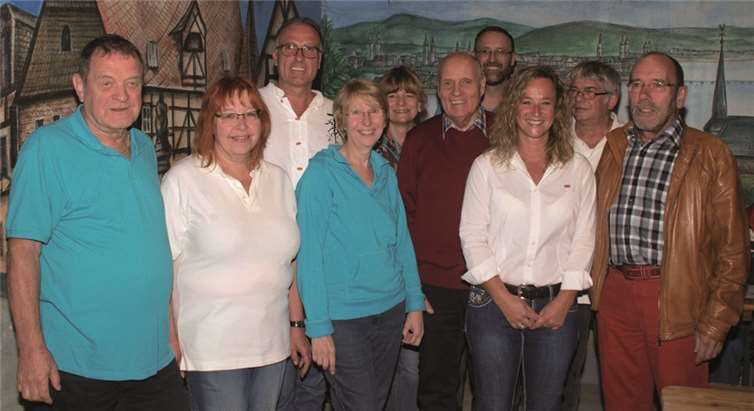 Der Vorstand des neuen Vereins „Festausschuss Rechte Rheinseite e.V.“ (FRR) zeigte sich zufrieden mit der Premiere als Ausrichter des Sommerfestes. Auch Baudezernent Martin Prümm (r.) kam als Vertreter der Stadt gerne auf einen Besuch vorbei.US