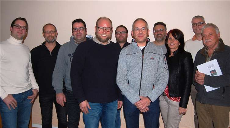 Der Vorstand des neuen Vereins (v.l.): Marc Mülhausen, Sascha Breidbach, Ralf Wischnowski, Andreas Hesse, Christian Noll, Guido Walter, Michael Klasen, Yvonne Konrad, Elmar Horst und Dr. Alfred Schulz. Es fehlen Karl-Heinz Engelmeier, Sylvia Haupt, Yvonne Krämer und Matthias Hoffmann. Foto: SK