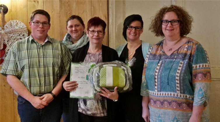 Der Vorstand ehrte die Jubilarin Ute Klatzka. privat