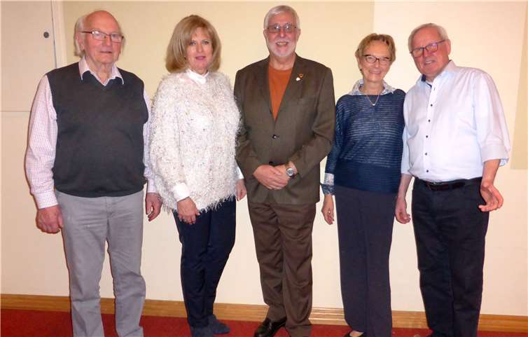 Der Vorstand freut sich auf die gemeinsame Arbeit. Von links: Horst Dieter Henkel, 1. Vorsitzender, Ingrid Hegenberg, 2. Vorsitzende, Karlheinz Mink, Sportwesen, Hannelore Radberger, Finanzen und Rudolf Stein, Schriftführer. Foto: privat