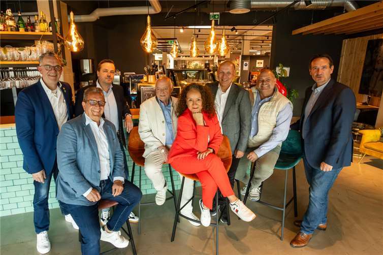 Der Vorstand freute sich besonders darüber, dass zahlreiche Mitglieder der Einladung gefolgt waren, um gemeinsam auf ein Erfolgreiches Jahr zurückzublicken und einen Ausblick auf die zukünftigen Projekte zu werfen.Fotos: Niebergall