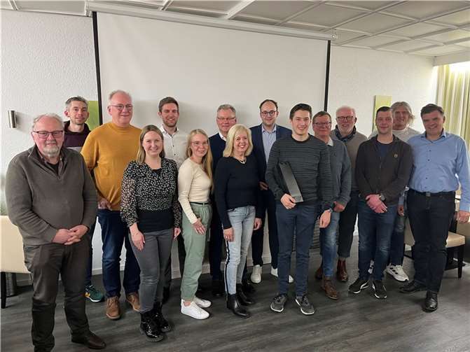 Der Vorstand gratuliert dem jungen und engagierten Nachwuchspolitiker Dion Nebel.  Foto: Pierre Fischer