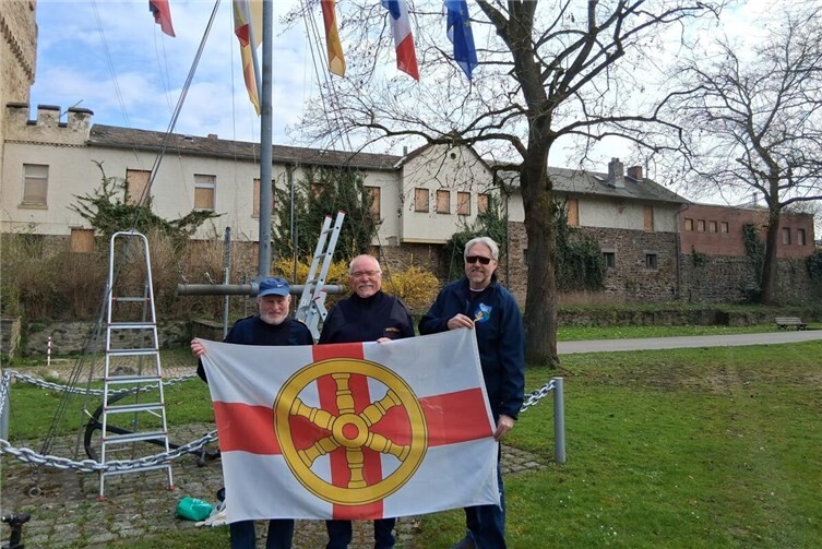 Der Vorstand hatte sich für eine Flaggenparade „in aller Stille“ entschieden.