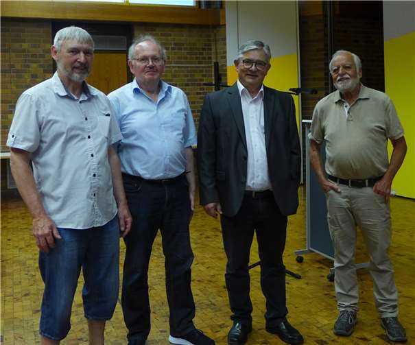 Der Vorstand mit Referent: Michael Eisenbarth, Dr. Hubertus Seibert, Referent Prof. Otto Volk und Rudi Kring. Foto: Bernd Geil