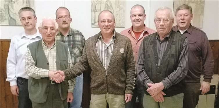 Der Vorstand mit den Jubilaren (v.li.n.re.): Berthold Heuser, Peter Nonn, Michael Witt, Günther Michels, Bernd Walsdorf, Hans Kulmus und Ernst Schmidt. Es fehlt Hans Hoß. privat