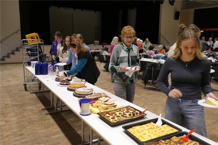 Der Vorstand stellte wieder ein leckeres Kuchenbuffet für die Teilnehmer der Jahreshauptversammlung.