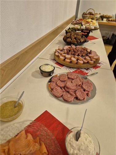 Der Vorstand um Vorsitzende Hildegard Schürmann sowie Getränkewart Jürgen Häfner hatten dafür gesorgt, dass ein einladendes Büfett entstanden war.