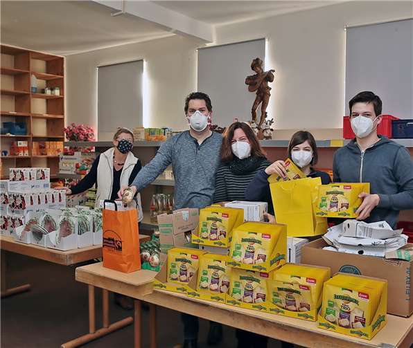 Der Vorstand und die Kunden zeigten sich hoch erfreut über diese großzügige Spende vor dem Weihnachtsfest. Foto:privat