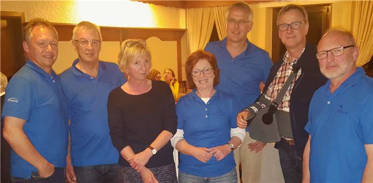 Der Vorstand (v.l.) Christof Hoffmann (Sportwart), Werner Normann (Vorsitzender), Ingrid Gerber (Beisitzerin), Roswitha Normann (Kassenwartin), Christian Wilker (Geschäftsführer), Jörg Thierfelder (Jugendwart, Medien- und Öffentlichkeitsarbeit), Karlheinz Philipps ( Zweiter Vorsitzender) Ski Club Horressen