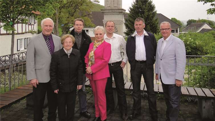 Der Vorstand: v.l. Konrad Gasper, Angela Gemein, Sven Hartmann, Ulrike Overrath, Reinhard Herwig, Alfred Kessel und Hans-Jürgen Juchem.privat