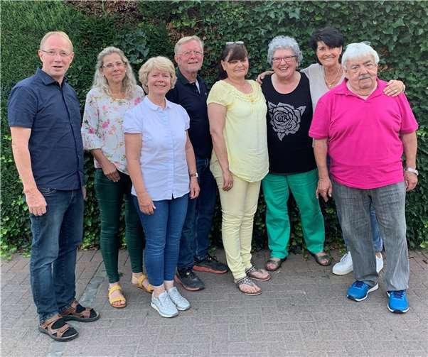 Der Vorstand (v.l.): Reinhard Kuhn, Susanne Karls, Gabi Rode-Deppe, Ferdi Heuwagen, Klaudia Kronen, Irene Thöing, Inge Schröder, Günther Wolf. Foto: privat