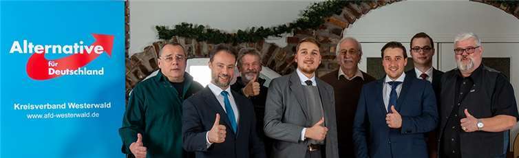 Der Vorstand (v.l.): Thomas Friedrich, Versammlungsleiter/MdL/Betreuer der nördlichen Kreisverbände Dr. Jan Bollinger, Rudolf May, Cedric Salka, Gilbert Kalb, Jan Strohe, Kai-Janick Karpinksi und Andreas Schäfer. Fotos:AfD Westerwald