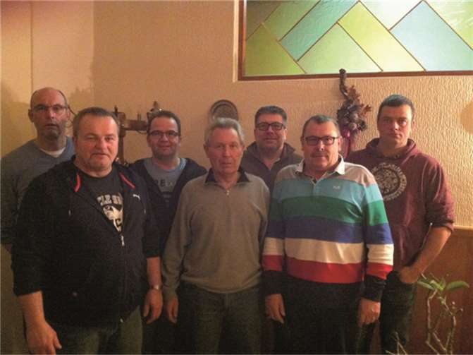 Der Vorstand (v.li.): 1. Vorsitzender Hans-Peter Klöckner, Tätowier-Meister Siggi Benz, Zuchtbuchführer Werner Keip, 2. Vorsitzender Robert Weinand, Schriftführer Markus Tiede, Kassierer Abbi Mintgen und Jugendwart Thomas Lenz. privat