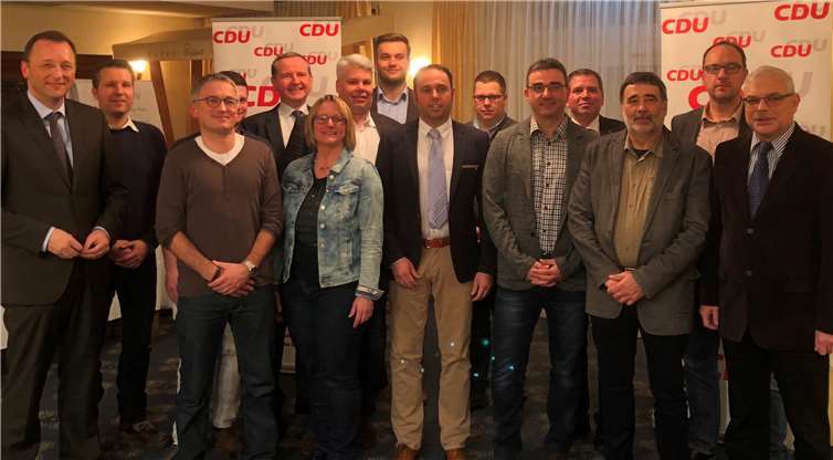 Der Vorstand v..li.n.re.: MdB Josef Oster, Markus Franke, Achim Reick, Markus Seibel, Jörg Meurer, Marion Graf, Christoph Jung, Christian Schuth, Jens Firmenich, Patrick Schaden, Frank Barth, Marco Kneip, Werner Merkenich, Johannes Liesenfeld und Manfred Frickel. Es fehlen: Lukas Brachtendorf Susanne Hartmann-Etzkorn und Katharina Mallmann. Peter Scheidweiler