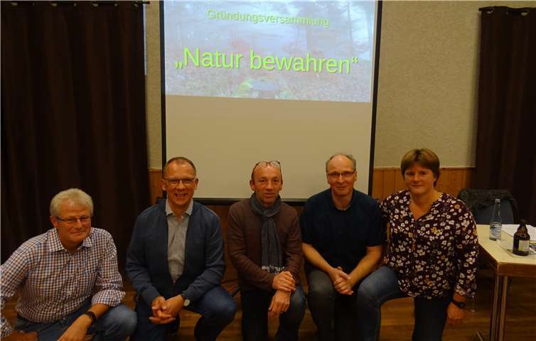 Der Vorstand v.l.n.r: Hans Hauck (stv Vorsitzender), Georg Theobald (Schriftführer), Dieter Schüller (Kassenwart), Stefan Liesenfeld (Beisitzer für Öffentlichkeitsarbeit) und Sonja Kemmer (Vorsitzende). Foto: privat