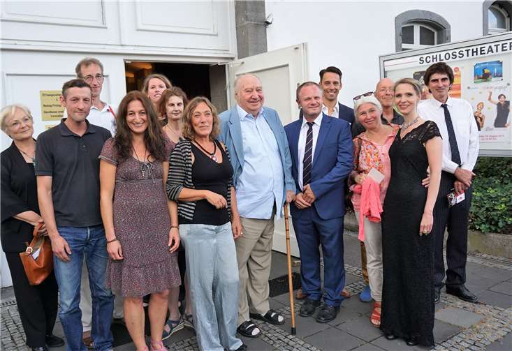 Der Vorstand vom Landesverband Freier Theater, Vertreter aus dem Kultusministerium sowie Hausherr Walter Ullrich und OB Jan Einig eröffneten „Cuvee Theatrale“. FF