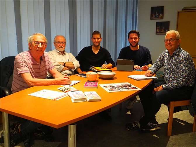 Der Vorstand von „1250 Jahre Rübenach“: v.li. stellv. Schatzmeister: Herbert Hennes // Schatzmeister: Heinz Köhmstedt // Schriftführer: Stefan Knöll // 1. Vorsitzender: Thomas Roos // 2. Vorsitzender: Gerhard Riehl. Foto: Herbert Hennes