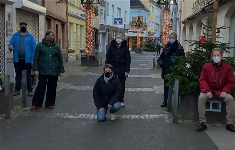 Der Vorstand von Remagen mag ich bedankt sich ganz herzlich bei den Kitas Goetheknirpse und St. Martin für den niedlichen Weihnachtsbaumschmuck.Fotos: privat