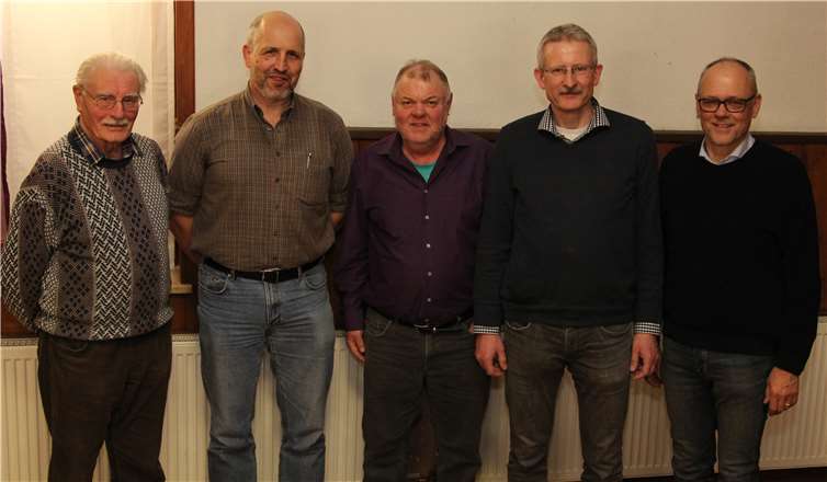 Der Vorstand (v.re.): Gerd Oelsberg, Matthias Kunz, Jürgen Blüher, Heinz Adams und Horst Ullmann.Foto: AB