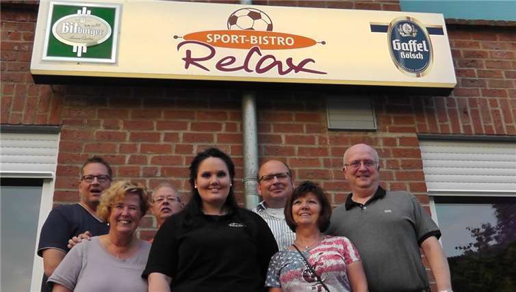 Der Vorstand wünschte Neu-Pächterin Sarah Zech alles Gute. privat