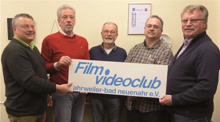 Der Vorstand wurde in seinem Amt bestätigt und wiedergewählt.  Privat