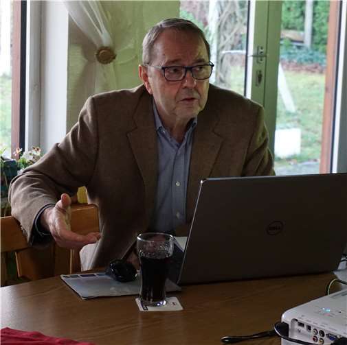 Der Vortragende. Hans-Heinrich Schneider. Foto: Hans-Joachim Unger
