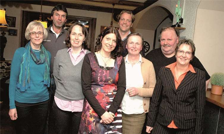 Der Vostand von „Weinort Altenahr e.V.“ mit der neuen Vorsitzenden Eva Flügge (vorne Mitte). UM