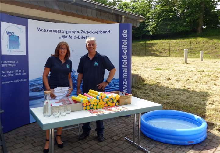 Der WVZ bot Führungen durch sein Wasserwerk an und die Kinder konnten sich und ihre Eltern mit den Wasserspriten abkühlen. privat