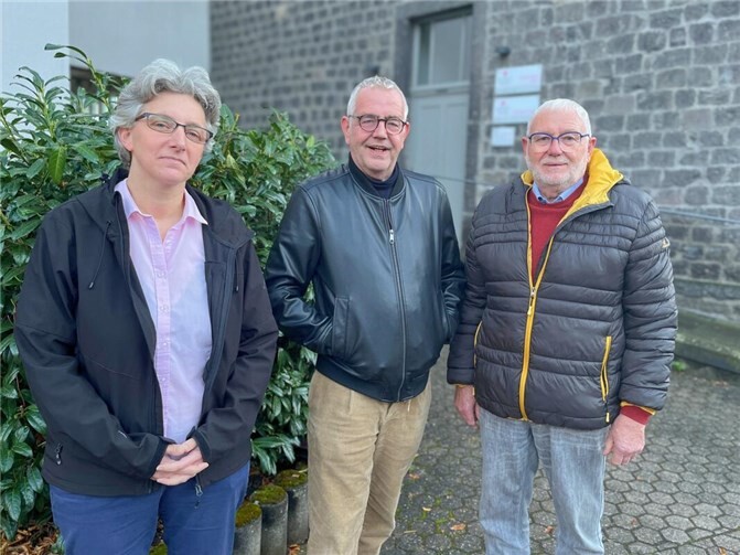 Der Wahlvorstand für die Wahl des neuen Pfarrgemeinderates in der Pfarrei St. Lukas in Mayen (v. links) Martina Wolf, Dr. Thomas Fößel und Siegmar Stenner, es fehlt Peter Degen. Foto: Bistum Trier/Julia Fröder