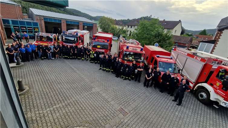 Der Waldbrandlöschzug mit den beteiligten Einheiten. Foto: Saskia Daubach-Metz/ Kreisverwaltung