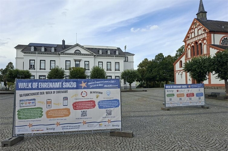 Der Walk of Ehrenamt auf dem Kirchplatz in Sinzig