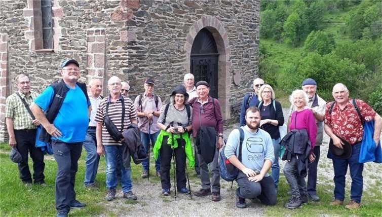 Der Wanderer auf der Wanderung von Lorchhausen nach Kaub nach der Rast.  Foto: Peter Stockhausen Kolpingfamilie