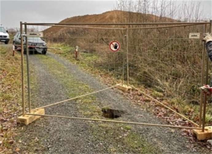 Der Wassertrichter mit einer Tiefe von über einem Meter.