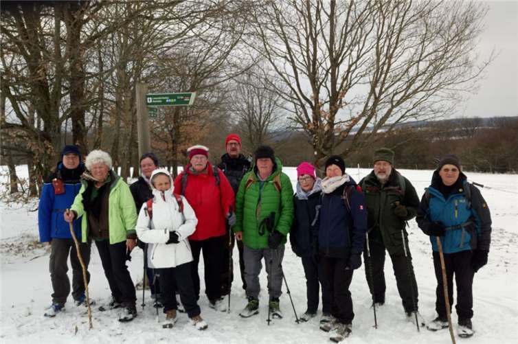 Der Weg führte abwechselnd durch winterlich verschneiten Wald, offene Feldflur und Bachtäler.Taunusklub Bad Ems