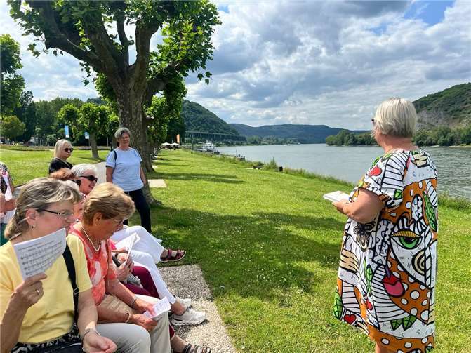 Der Weg führte die Frauen entlang der mittelalterlichen Stadtmauer durch den Stadtgraben, zum mittelalterlichen Stadtschloss und weiter zum Rhein. Foto: privat