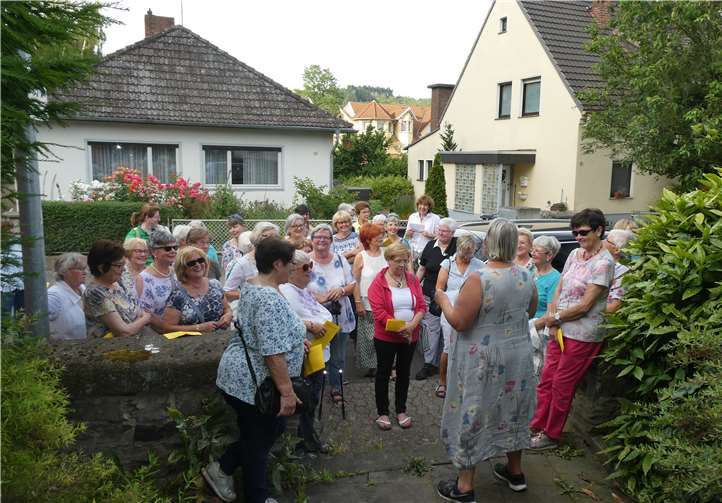 Der Weg führte die Frauen vom Dom zum Rhein, bis zum Namedyer Werth und über die Düsseldorf’che Kapelle zurück zum Pfarrheim.