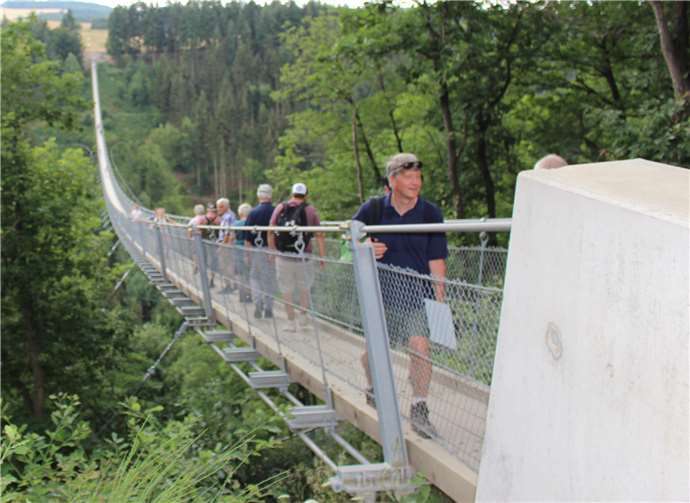 Der Weg führte über die längste Hängebrücke Europas.