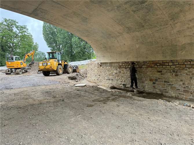 Der Weg unterhalb der Mozartbrücke wird in den kommenden Wochen an die Kaiserin-Augusta-Anlagen angepasst.  Foto: Stadt Koblenz/ Mandy Steffens