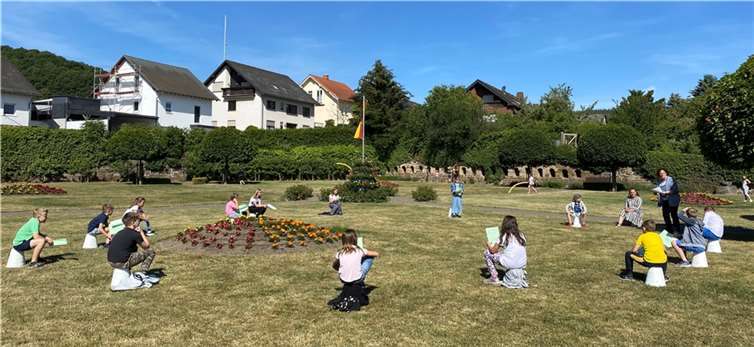Der Wehrer Pfarrgarten diente als „Klassenraum“.Foto: Privat