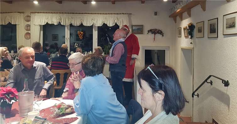 Der Weihnachtsmann, verkörpert durch Giuseppe Vallarisi, verteilte süße Nervennahrung.privat