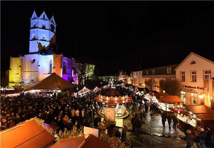Der Weihnachtsmarkt in Ahrweiler ist ein beliebtes Fest mit vielen Besucher n von nah und fern. Foto: Archiv
