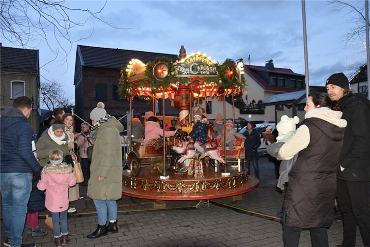 Der Weihnachtsmarkt in Kripp bietet Unterhaltung für alle Altersklassen. Fotos: privat