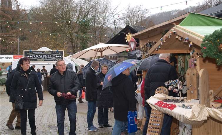 Der Weihnachtsmarkt in Oberfell war gut besucht.Udo Stanzlawski