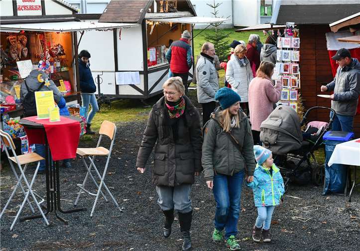 Der Weihnachtsmarkt war bereits bei der Eröffnung gut besucht.