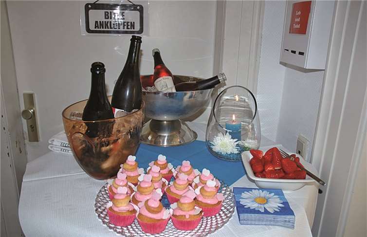 Der Wein wurde mit anderen kulinarischen Köstlichkeiten serviert. privat