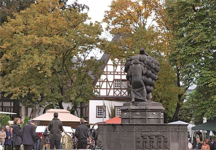 Der Weinbrunnen zeigt sich nun wieder in neuem Glanz